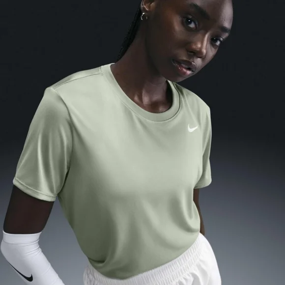 Nike Dri-Fit Training Short Sleeve Tee New With Tags - Picture 1 of 9